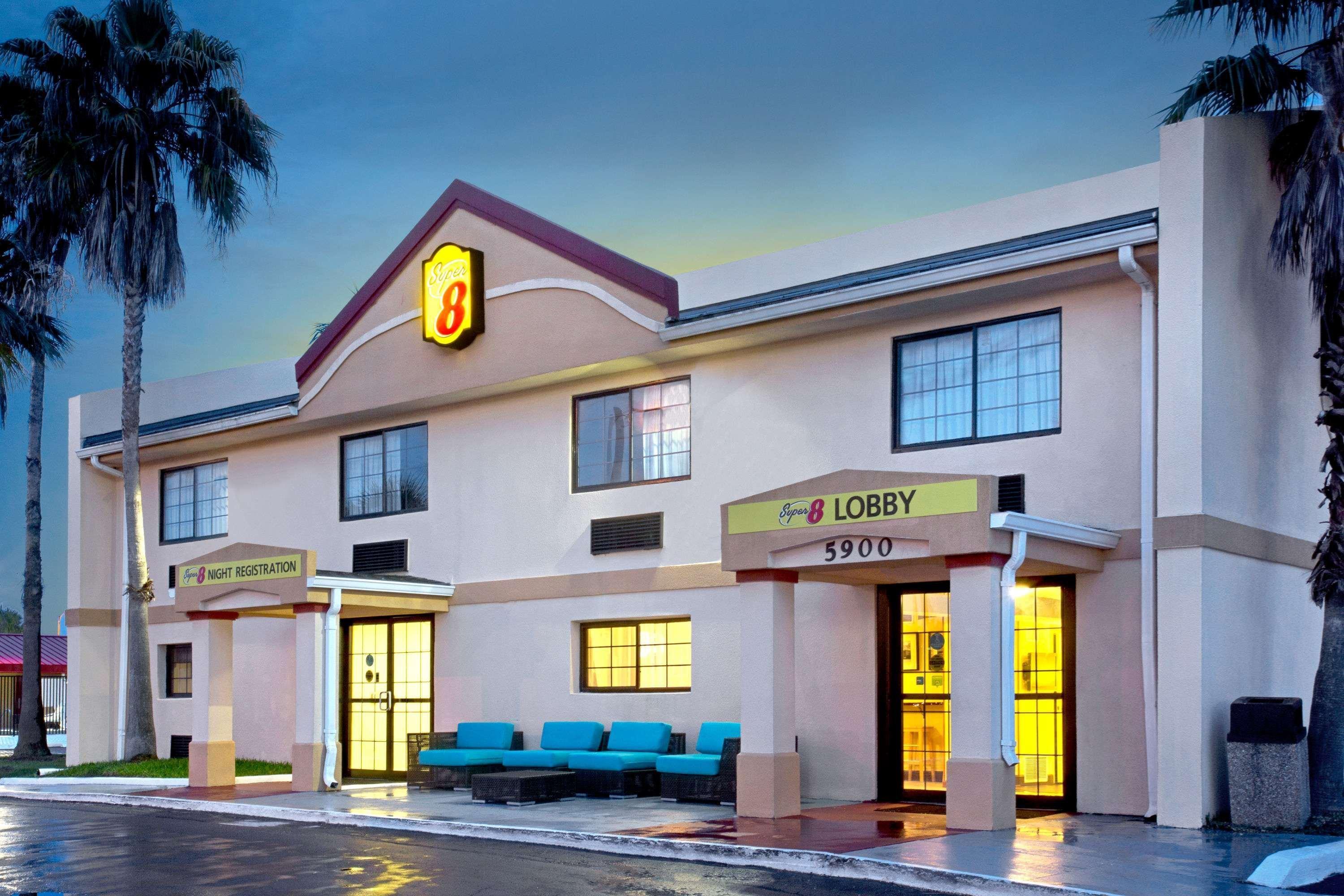 Super 8 By Wyndham Orlando International Drive Hotel Eksteriør billede